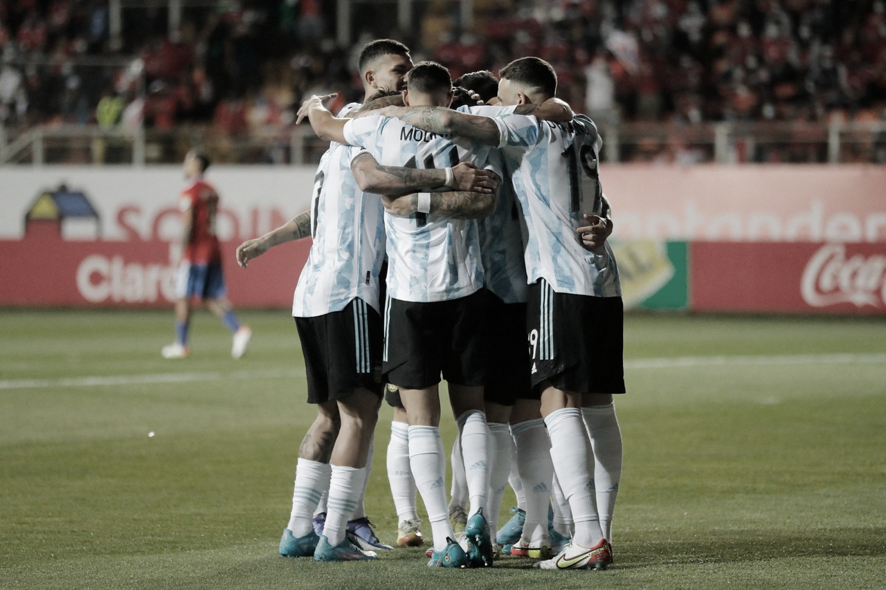 Argentina juega con 'altura' para hundir a Chile en Calama