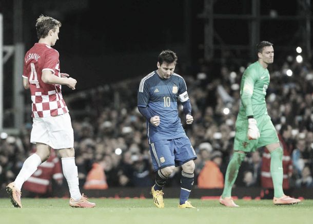 Messi frena a una joven Croacia