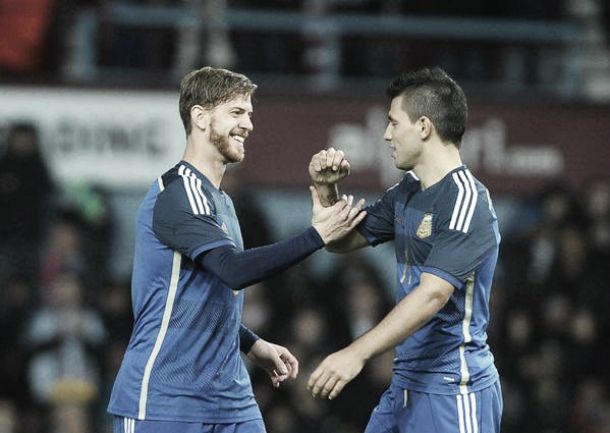 Messi marca, joga bem e Argentina vence Croácia de virada