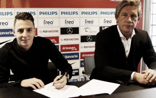 Santiago Arias renovó con el PSV hasta el 2019