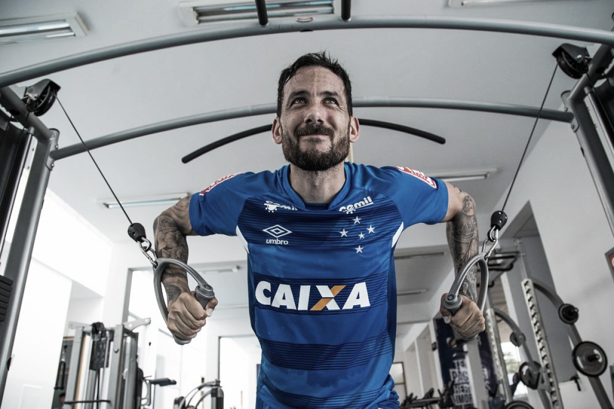 Pendurados de Cruzeiro e Atlético para clássico completam um time; Cabral retorna com dois amarelos Pendurados de Cruzeiro e Atlético para clássico completam um time; Cabral retorna com dois amarelos