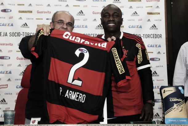 Armero é apresentado e exalta Flamengo: "Satisfação muito grande vestir essa camisa"