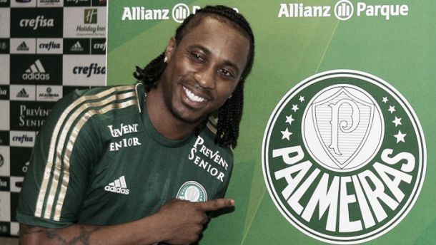 Arouca lidera venda de camisas na loja oficial do Palmeiras
