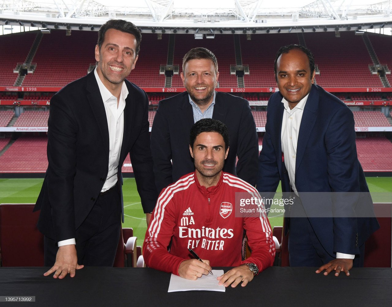 Mikel Arteta signs contract extension until 2025: