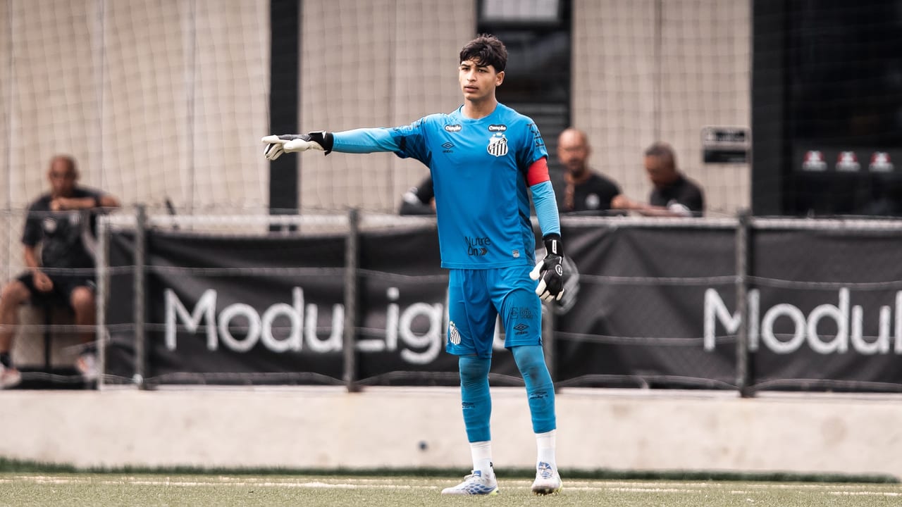 Arthur do Vale ganha espaço no sub-20 do Santos