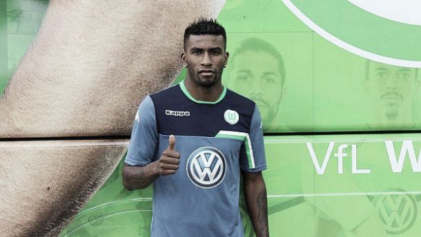 Carlos Ascues fue presentado como refuerzo del Wolfsburgo