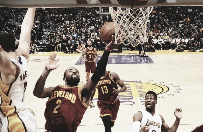 Com virada espetacular no último período, Cavaliers vencem Lakers em noite inspirada de Irving