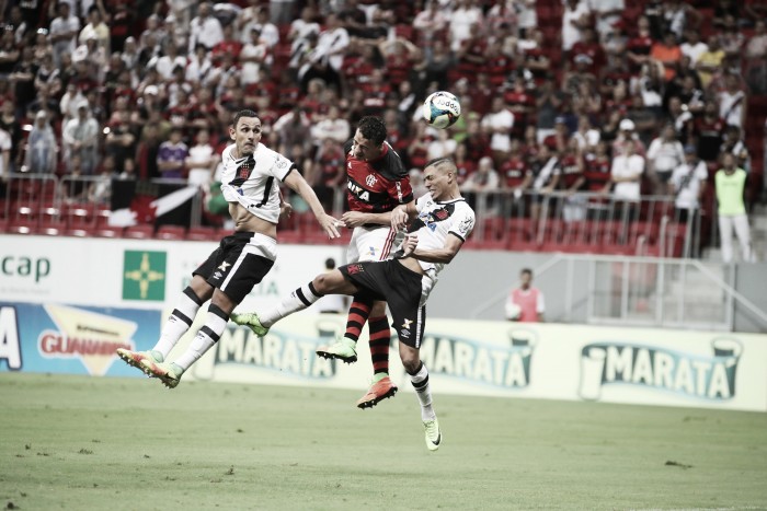 Vasco tem pênalti polêmico e clássico contra o Flamengo termina empatado