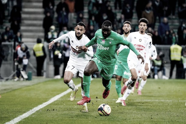 Após confusão, Saint-Étienne busca empate nos acréscimos contra o Angers