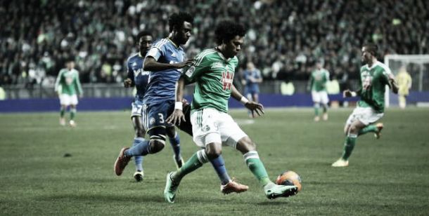 No apagar das luzes, Saint-Étienne empata o clássico contra o Marseille No apagar das luzes, Saint-Étienne empata o clássico contra o Marseille