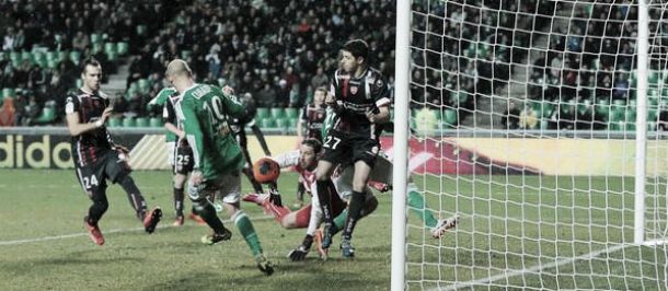 Saint-Étienne goleia Valenciennes e permanece na 4ª colocação da Ligue 1