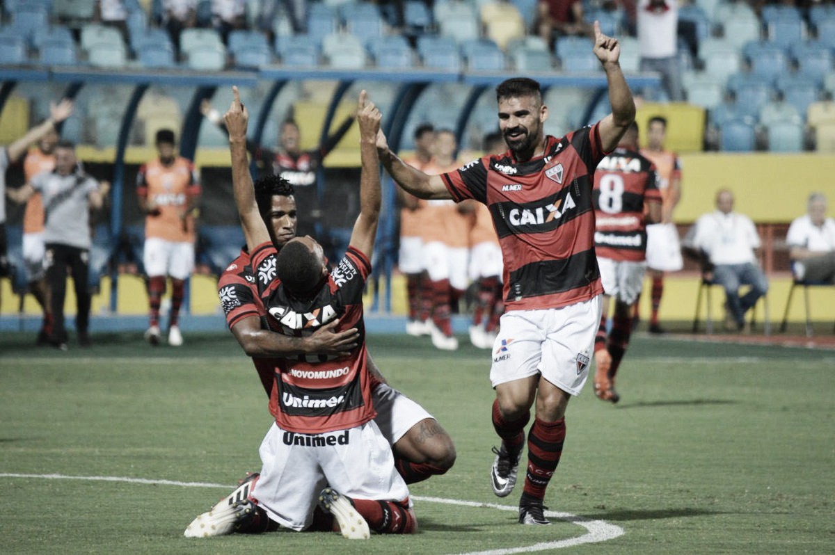 Atlético-GO toma susto, mas segura vantagem e bate Guarani