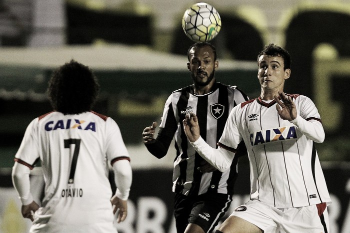 Para se afastar do Z-4, Atlético-PR busca vitória diante do Botafogo no Brasileirão