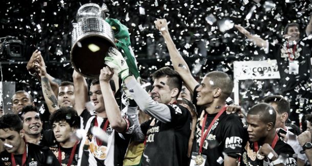 Após os títulos continentais em 2013, saiba o que mudou para Atlético-MG e Lanús