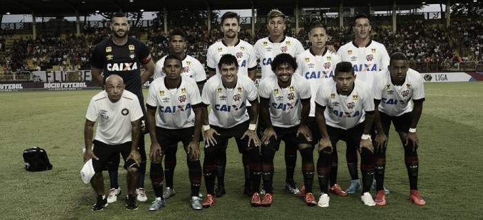 Jogadores do Atlético-PR comemoram vitória sobre Flamengo: "Estávamos devendo"