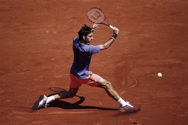 Federer supera Alejandro Falla sem esforços e avança em Roland Garros