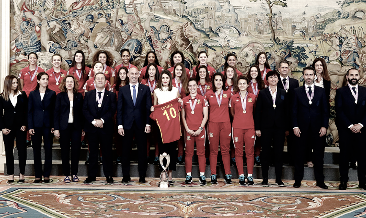 Las campeonas de la sub-17 son recibidas por S.M. La Reina en el Palacio de la Zarzuela