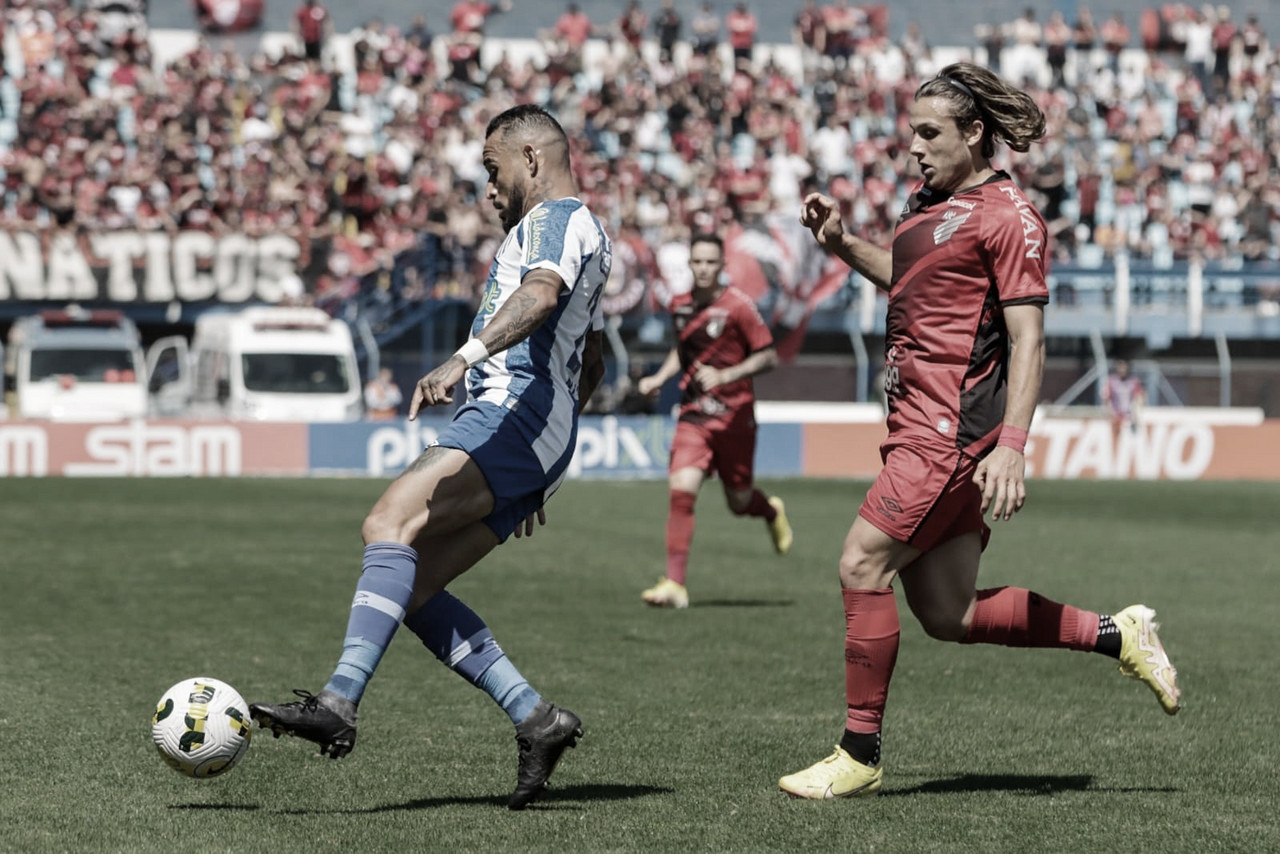 Avaí fica no empate com Athletico e amplia sequência ruim no Brasileirão Avaí fica no empate com Athletico e amplia sequência ruim no Brasileirão