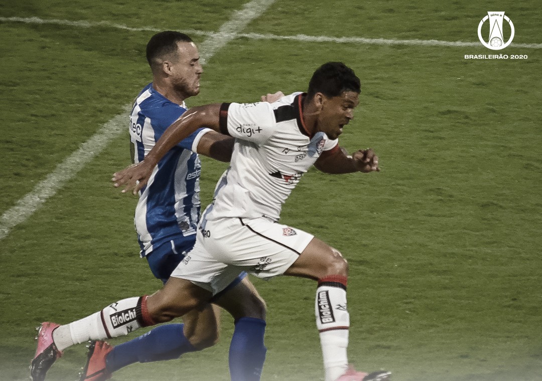Avaí sofre gol do Vitória na reta final e perde chance de encostar no G-4