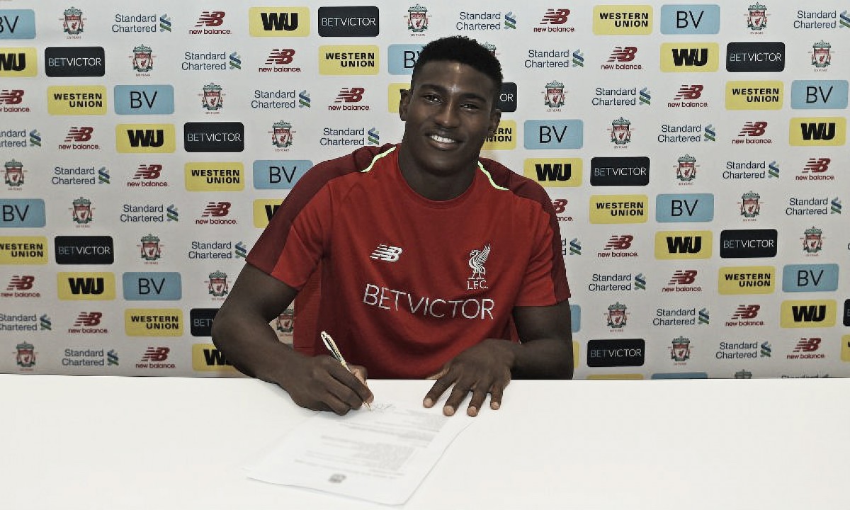 Dos juveniles firmaron contrato con el Liverpool