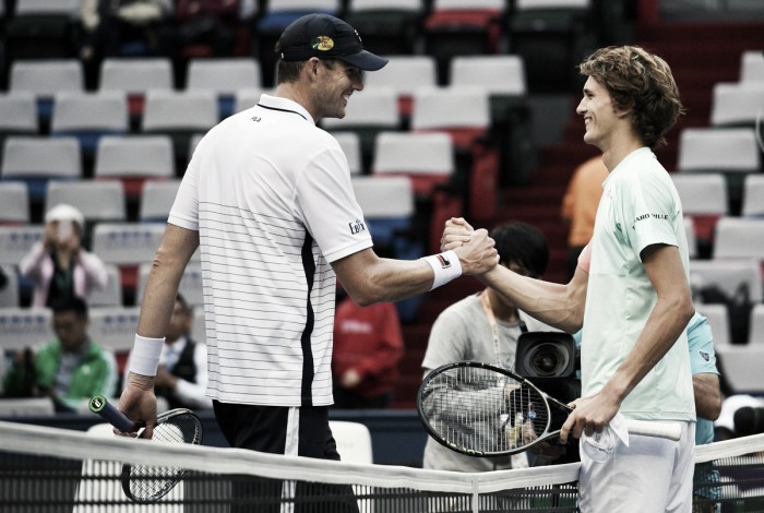 Atp Shanghai, Zverev fa fuori Isner. Bene Tsonga Atp Shanghai, Zverev fa fuori Isner. Bene Tsonga