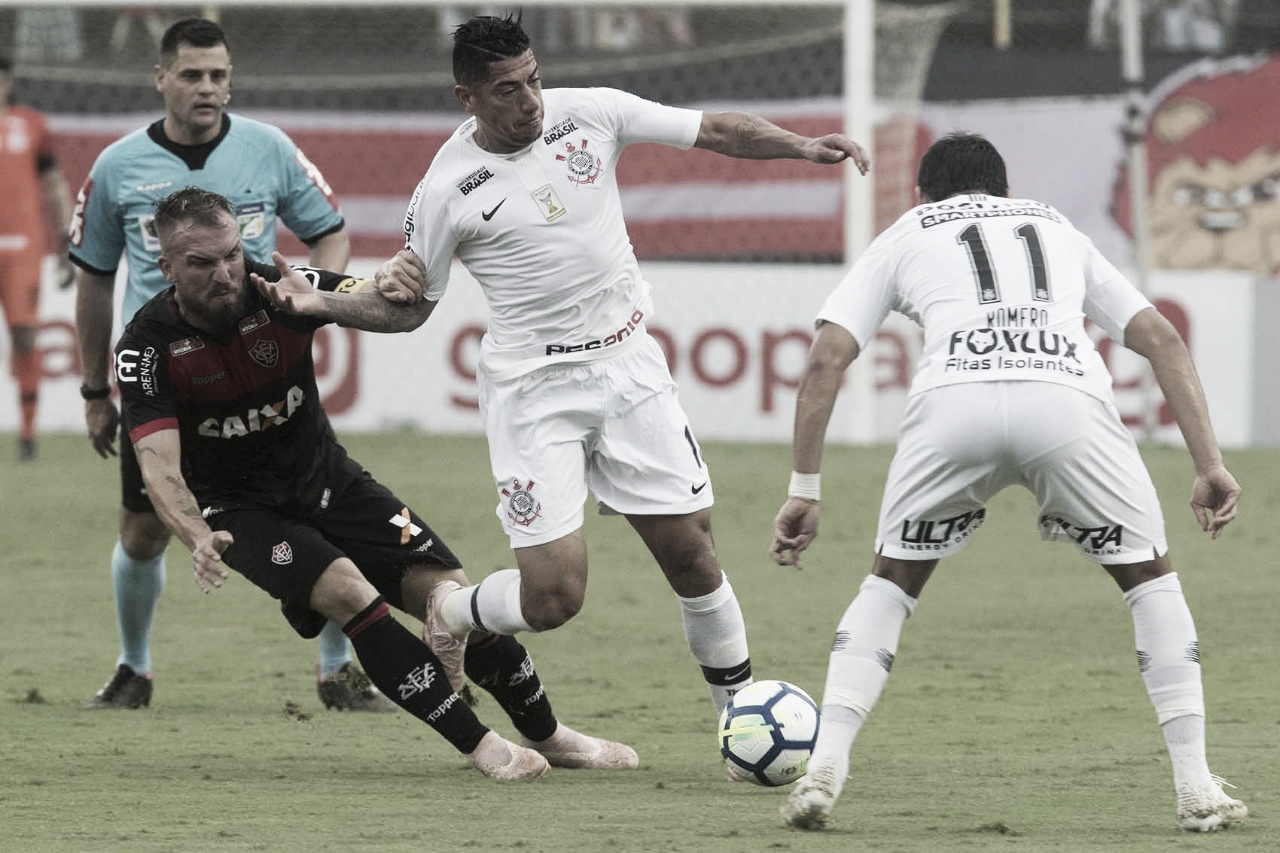 Em jogo com final eletrizante, Vitória e Corinthians empatam no Barradão Em jogo com final eletrizante, Vitória e Corinthians empatam no Barradão