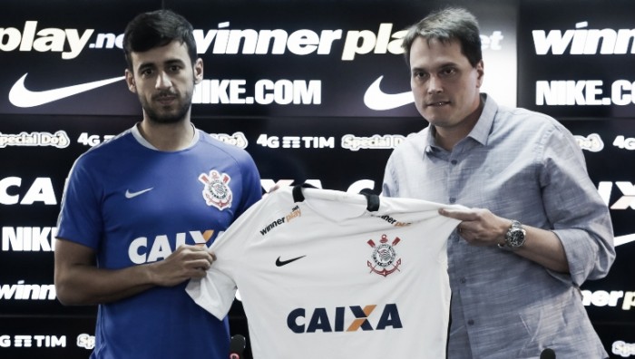Com contrato de três anos, volante Camacho é apresentado no Corinthians