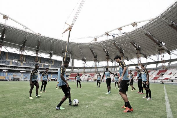 Após dois anos, Botafogo volta a treinar dentro do Engenhão