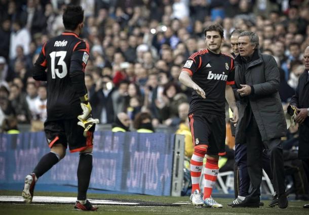 Iker Casillas entrando al terreno de juego // Foto: Vavel