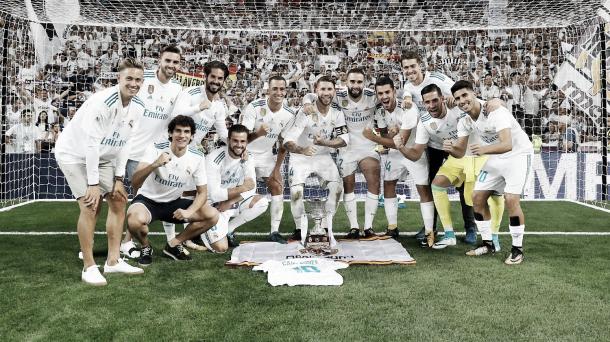El equipo festeja su 10ma. Supercopa de España | Foto: Ángel Martínez (Real Madrid C.F.)