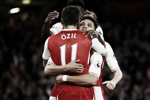 Mesut Özil volvió a ser decisivo dando el pase que ponía en bandeja el primer gol a Alexis Sánchez | Foto: Premier League