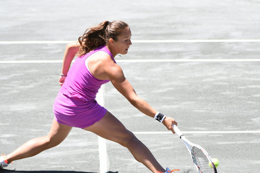 Daria Kasatkina reaches out for a shot | Photo: Volvo Car Open