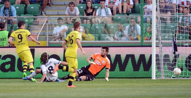 Lewandowski scoring the winner the last time the two sides met in 2012 | Photo: Getty