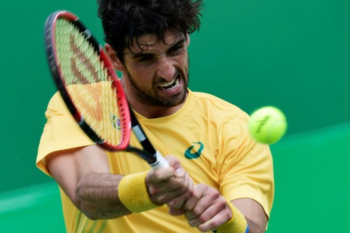 Thomaz Bellucci hits a backhand during his win over David Goffin at the Olympics in Rio/Photo: Javier Soriano/AFP