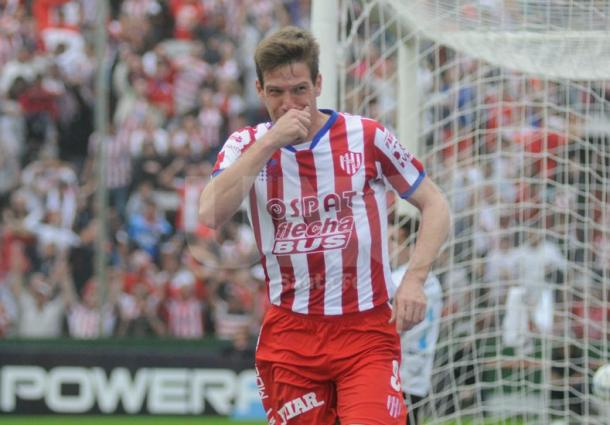 Riaño quiere seguir convirtiendo goles y frente a Colón tratará de aumentar sus goles en Primera | Foto: Diario Uno