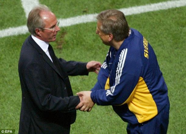 Lagerback y Eriksson se saludan antes del partido en el Mundial de 2002.Foto: EPA