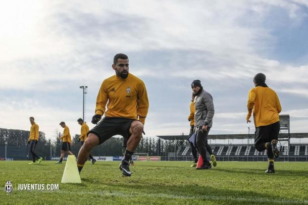 Rincón realiza un ejercicio en un entrenamiento con su nuevo equipo | Foto: Juventus FC