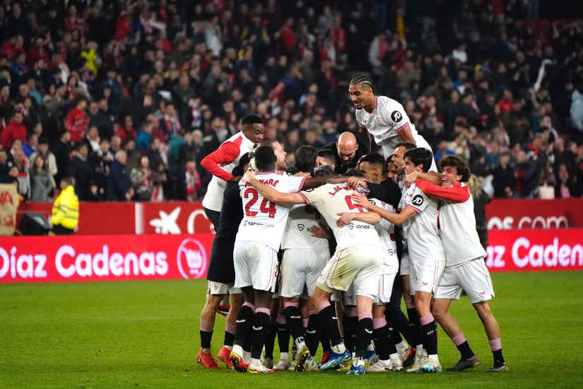 Jugadores del Sevilla celebrando la victoria / Fuente: Sevilla FC