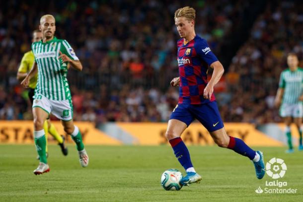 De Jong controlando el esférico | Fotografía: LaLiga