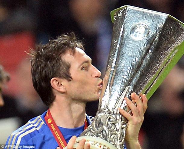Lampard con el título de cmapeón de la Europa League. Foto: Getty Images