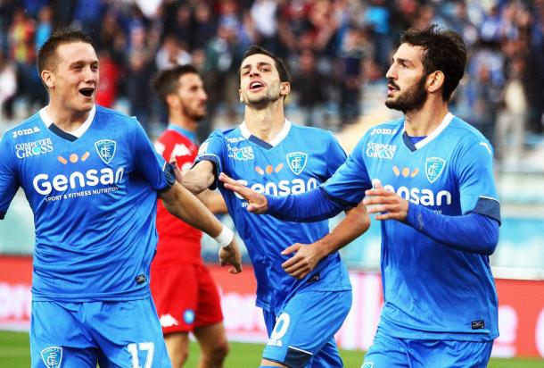 Zielinski and Saponara run away in celebration over Napoli | photo: thehardtackle.com