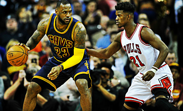 Jimmy Butler in difesa su Lebron James