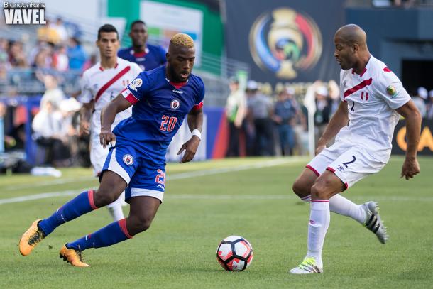 Duckens Naxon (left) was the better of the Haitian players on the field against Peru | Brandon Farris - VAVEL USA