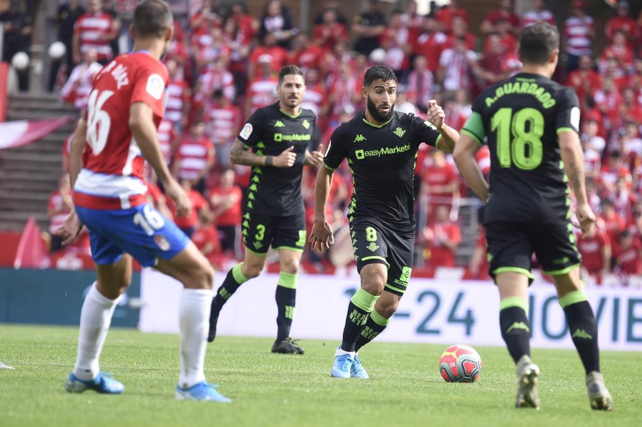 Nabil Fekir controlando el esférico | Fotografía: Granada CF
