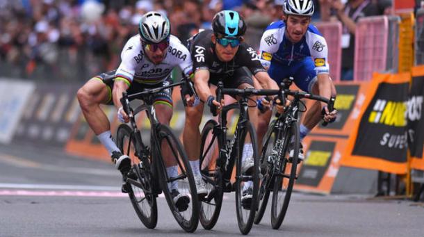 Los tres ciclistas se jugaron en el triunfo en un cerrado sprint | Foto: Milán - San Remo