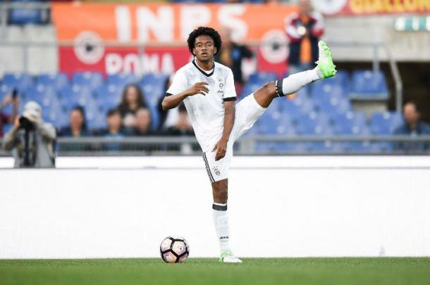 Juan Cuadrado durante il suo riscaldamento. | Juventus, Twitter.