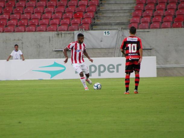 Formado na base alvirrubra, Manoel segue como titular pelo segundo jogo seguido (Foto: Léo Lemos/Náutico)
