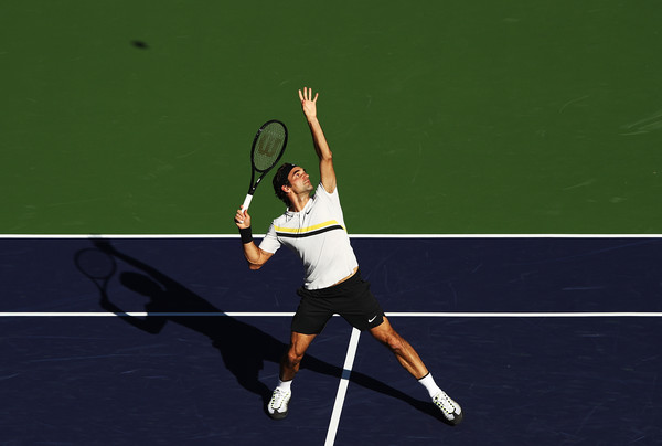 Roger Federer lines up an overhead during his second-round win in Indian Wells. Photo: Adam Pretty/Getty Images