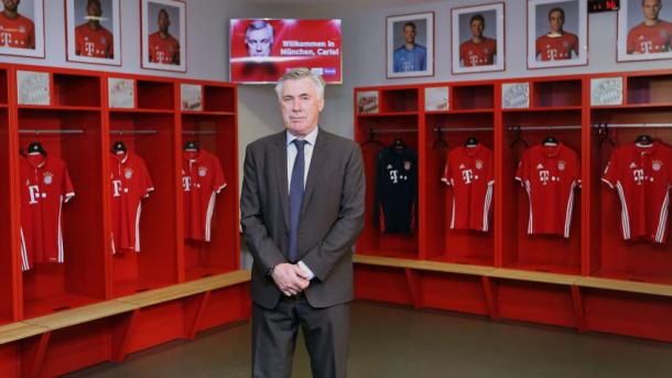 Carlo Ancelotti in the changing room | Photo: FCBayern