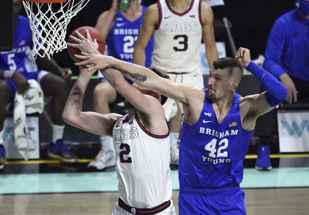 Gonzaga's Drew Timme (l.) tries to drive past BYU's Richard Harward (r.) during the West Coast Conference championship game/Photo: David Becker/Associated Press